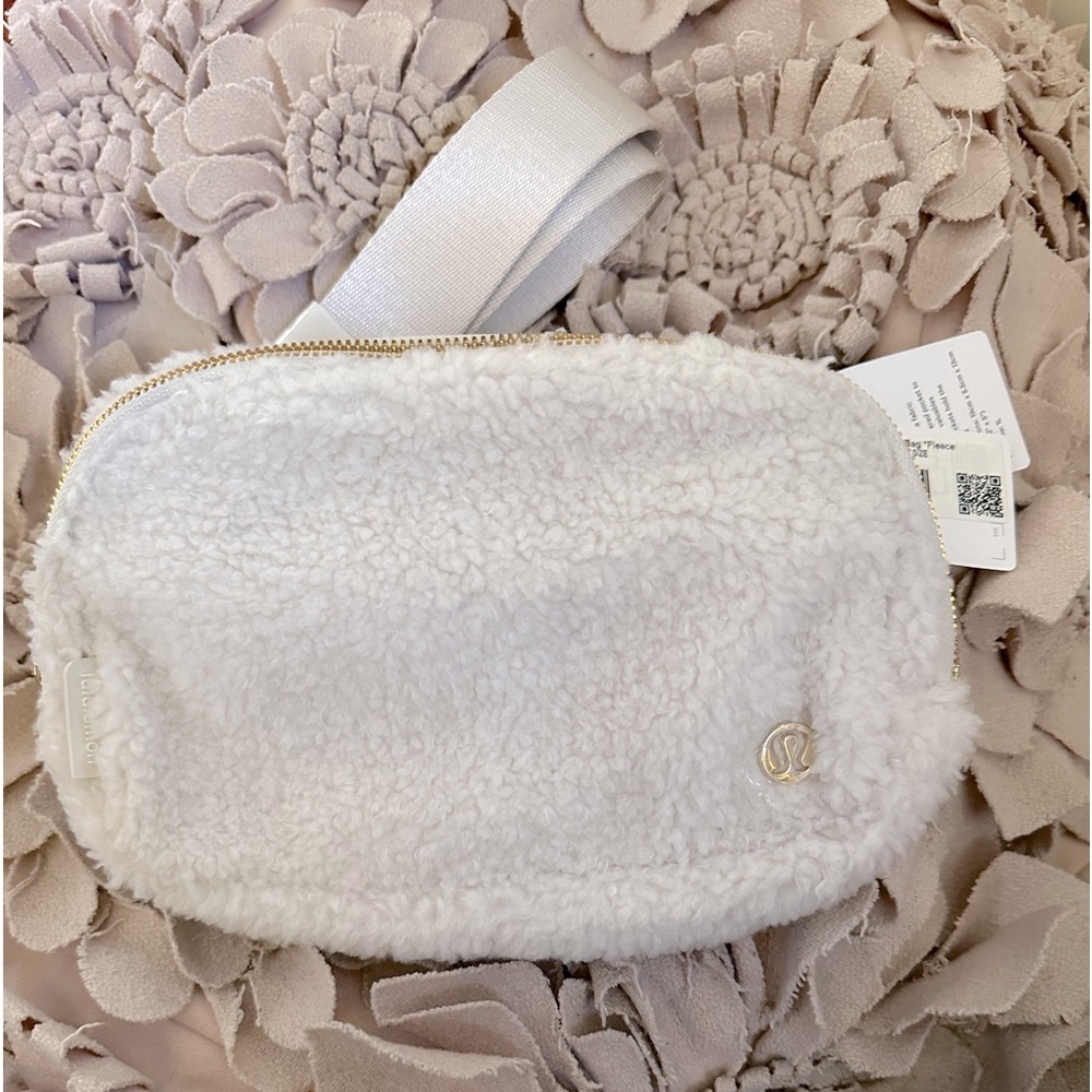 Lululemon Everywhere Fleece Belt Bag 1L White Opal/Gold Brand New - Picture 12 of 12